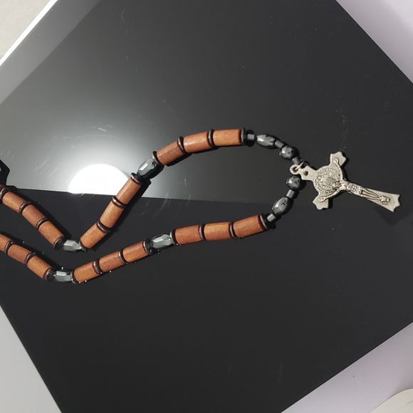 Unisex Cross Necklace - Picture 2 of 3